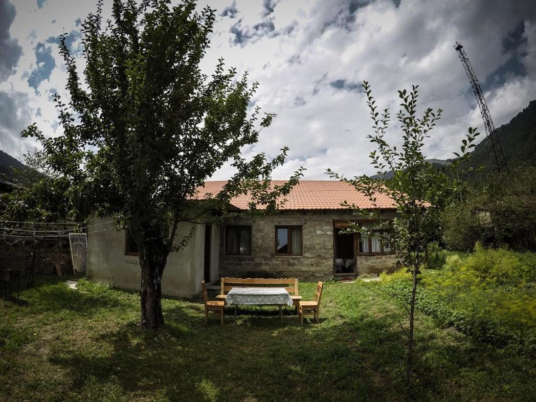 Keti Pilpani Guesthouse Mestia Eksteriør bilde